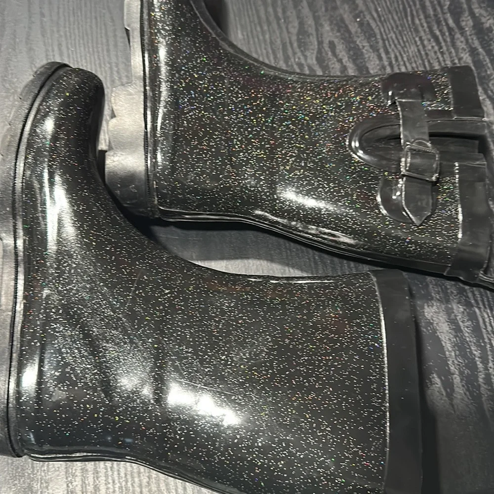 Black Glitter Rainboots - Picture 4 of 5